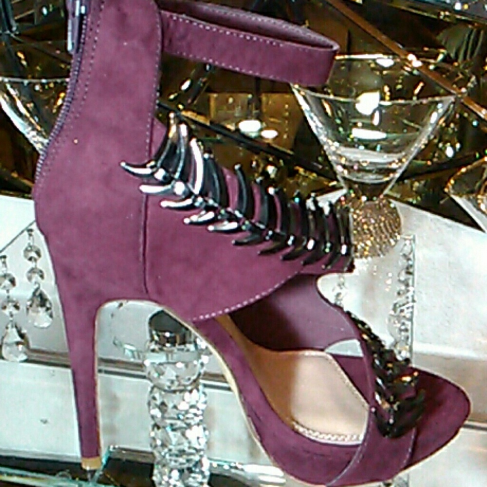 Heels - Picture 6 of 7
